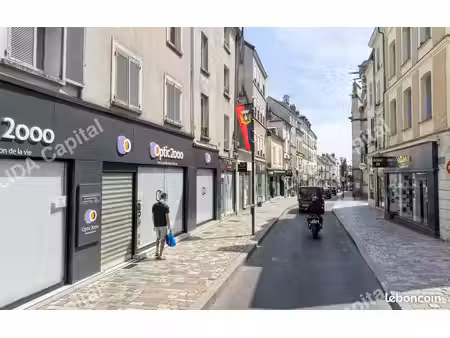 local commercial 207 m² à louer — melun
