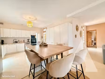 propriété 6 pièces 250 m²