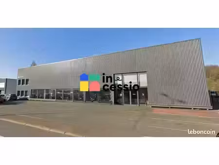 local d'activité 1 595 m²