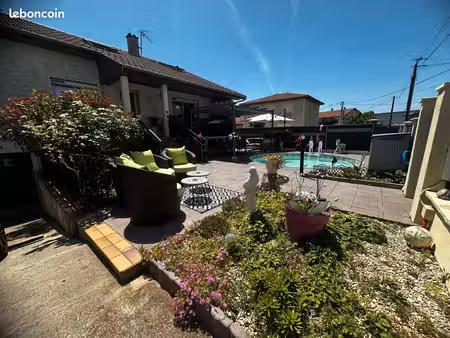 décines-beauregard – maison familiale 174 m² au sol – 6 chambres – piscine – terrain 458 m
