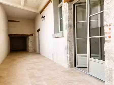t3 entièrement rénové avec grande terrasse