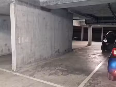 place de parking sécurisée  fermée  située au 1er sous-sol dans une résidence fermée sécur