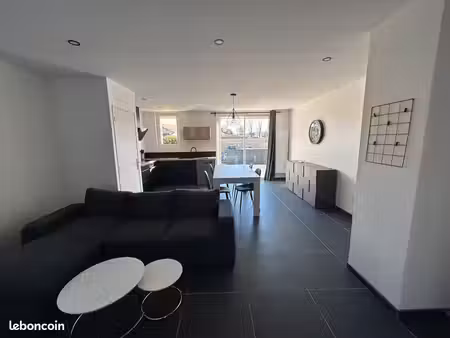 appartement f3 avec balcon et cour fermee de 90 m2