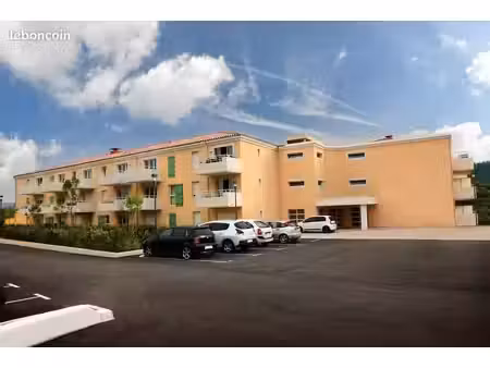 meublé 1 pièce avec place de parking privative