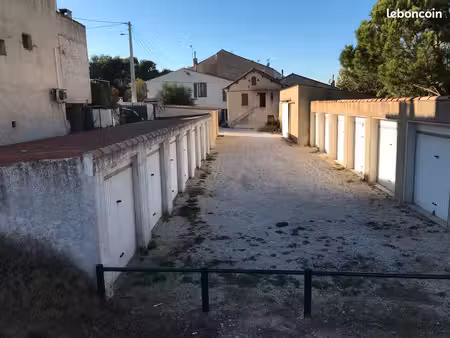 location box / garage pennes mirabeau