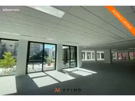 bureaux 2552 m² montigny le bretonneux