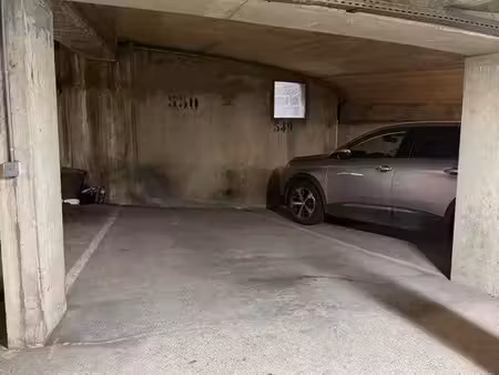 à vendre emplacement de parking couvert proche gare saint-quentin-en-yvelines