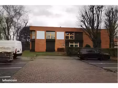 local d'activite 980 m² montigny-le-bretonneux