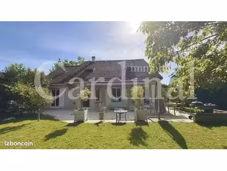 maison 8 pièces 190 m²