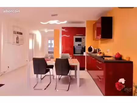 annecy – les trésums | 3 pièces 80 m² | vue panoramique lac | balcon | vendu meublé | gara