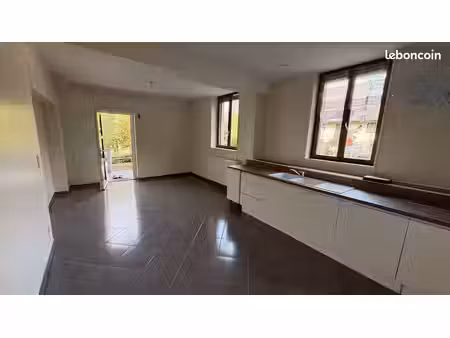 location t2 dans maison à challes les eaux