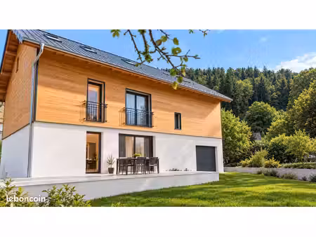 ensemble immobilier contemporain avec logement principal t6 et 3 appartements t2 indépenda