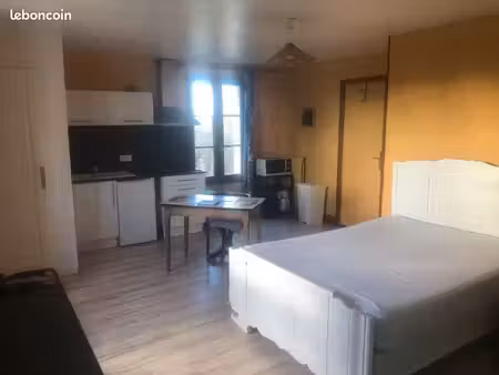 meublé situé entre montmorillon lussac civaux