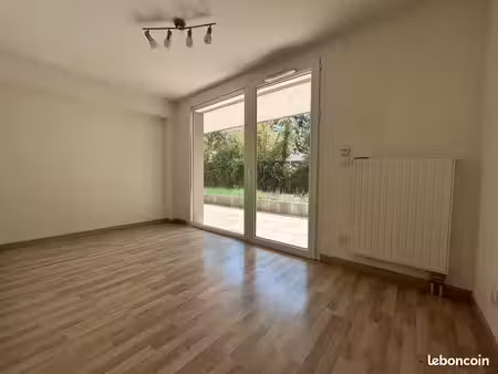 local professionnel indépendant 15m2 rdc écoquartier centre douvaine