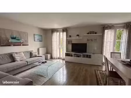 maison familiale avec jardin et à proximité des commodités