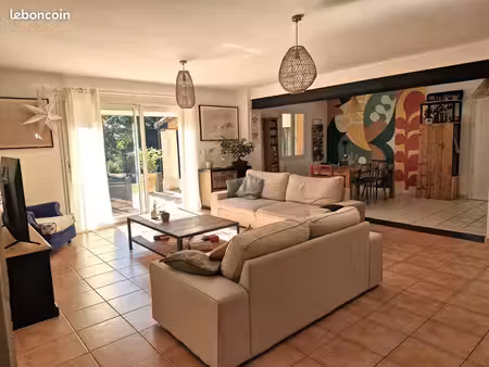 ensemble immobilier : maison principale et 2 x t2