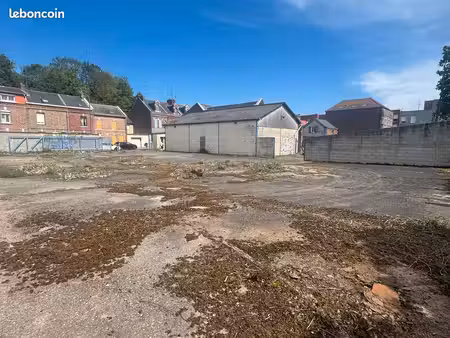 entrepôt-atelier et bureaux env. 195 m²  terrain clos 1 243 m²  amiens saint-maurice  cour