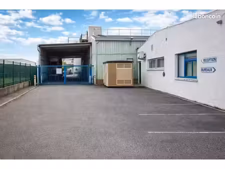 local 419200 m² vaux le penil