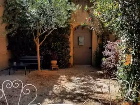 charmant mas de ville entièrement rénové au calme avec cour arborée