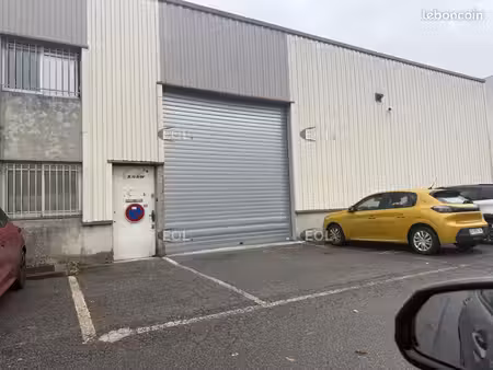 local bureaux 776 m²