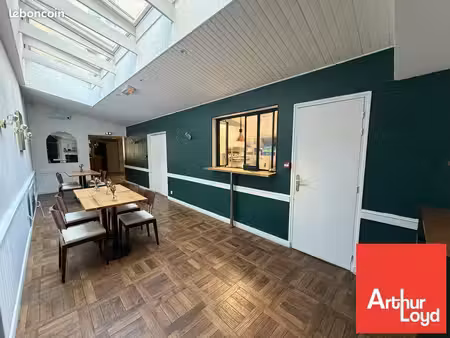 local commercial 158 m² poitiers