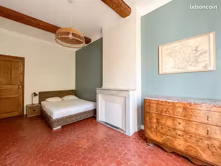 appartement 78 m2 / 2 chambres / rénové dans le charme de l'ancien / basse ville