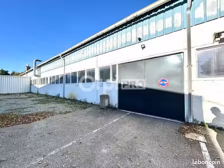 local d'activité 637 m²