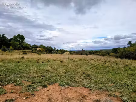 terrain à bâtir de 1000 m² à montmeyan (83)
