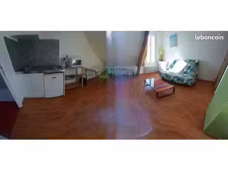 très beau studio meublé