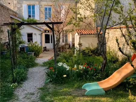 grande maison de ville 6 pièces 250m2 jardin sans vis a vis