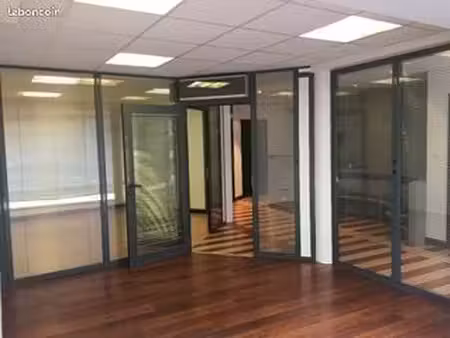 bureaux 150 m²