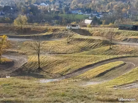 recherche terrain de loisir  isolé  non boisé