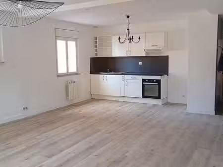 grand appartement f2 rénové à neuf à beaucourt