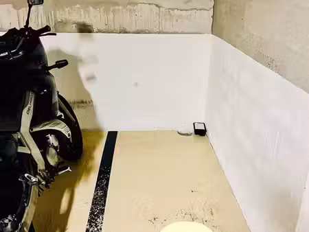 place parking moto à louer - puteaux quartier conservatoire