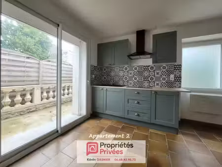 ruelle sur touvre (16600) : immeuble de rapport avec 4 logements + 1 local commercial