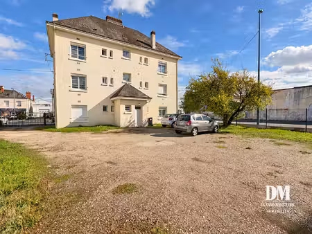appartement t2 avec cave  grenier  box et parking à saran