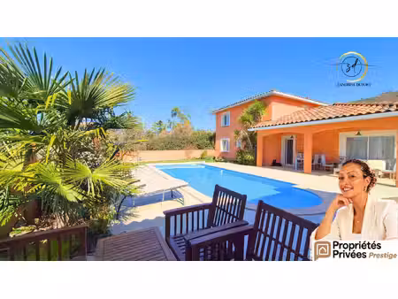 villa 7 pièce(s) 121 m2 sur terrain de 890 m2 environs - piscine pool house - garage