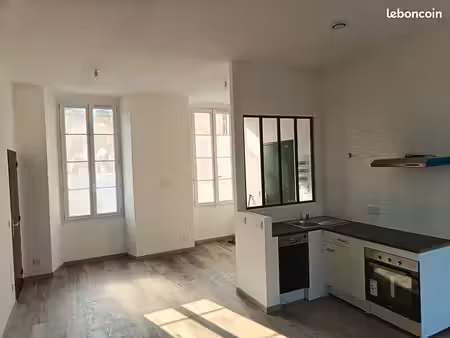 t3 de 66 m² non meublé entièrement rénové à neuf - centre de trans-en-provence