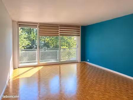 t3 meublé 57 m² traversant sud  balcon  parking  10 min rer b