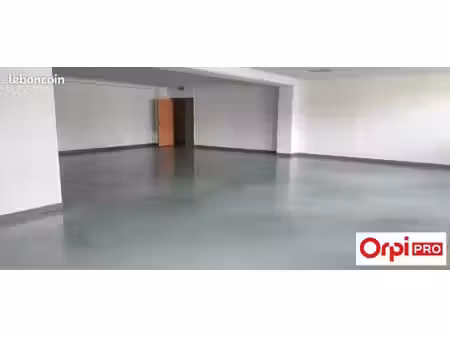 bureau 789 m²