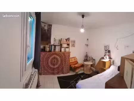 f1 avenue de chabeuil dans maisonnette