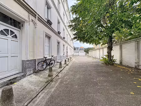puteaux centre/3 pièces de 57 m² avec box et cave