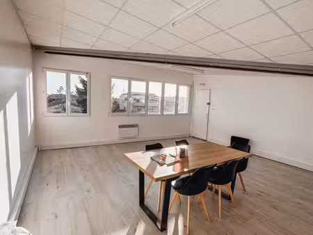 bureau très clair 35m²