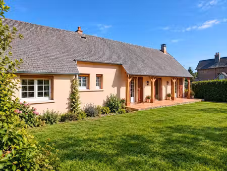 à 25 minutes de rouen!!! bourg tous commerces et gare (à pied de la maison)