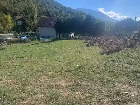 a vendre très beau terrain constructible d'environ 750 m2