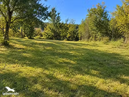 terrain 1 046 m² le born