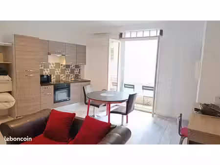 grand studio meuble a 2 pas de la mairie