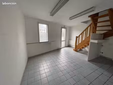 local professionnel 49m2 en plein centre de plouezoc’h - jardin privatif de 40m2
