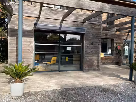 local commercial à contis