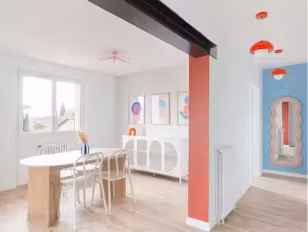 ? maison de ville meublée 108 m² – 3 chambres – garage 28 m² – jardin 260 m² – centre-vill
